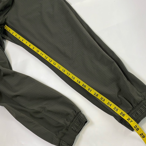 ATHLETA Olive Textured Brooklyn Jogger Size 8 Athleisure Travel Pants - Picture 15 of 16